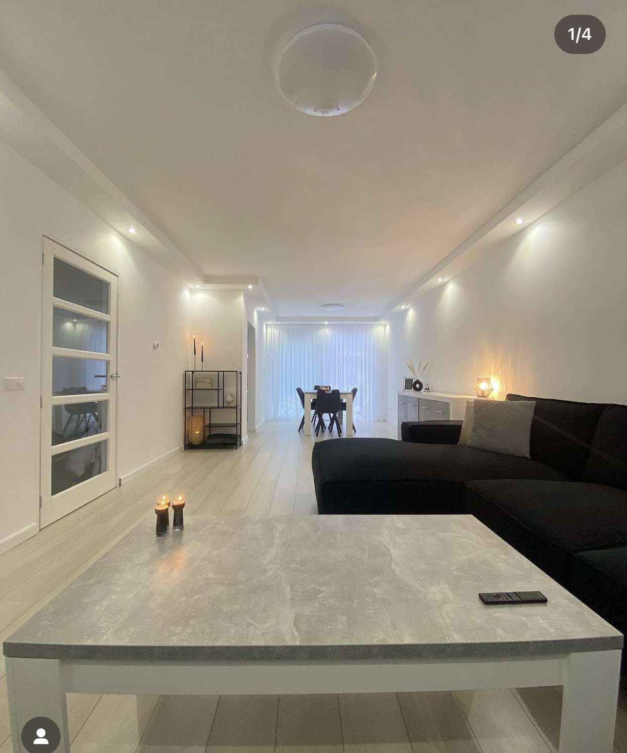 Totale woonkamerrenovatie met stucwerk en ledspots