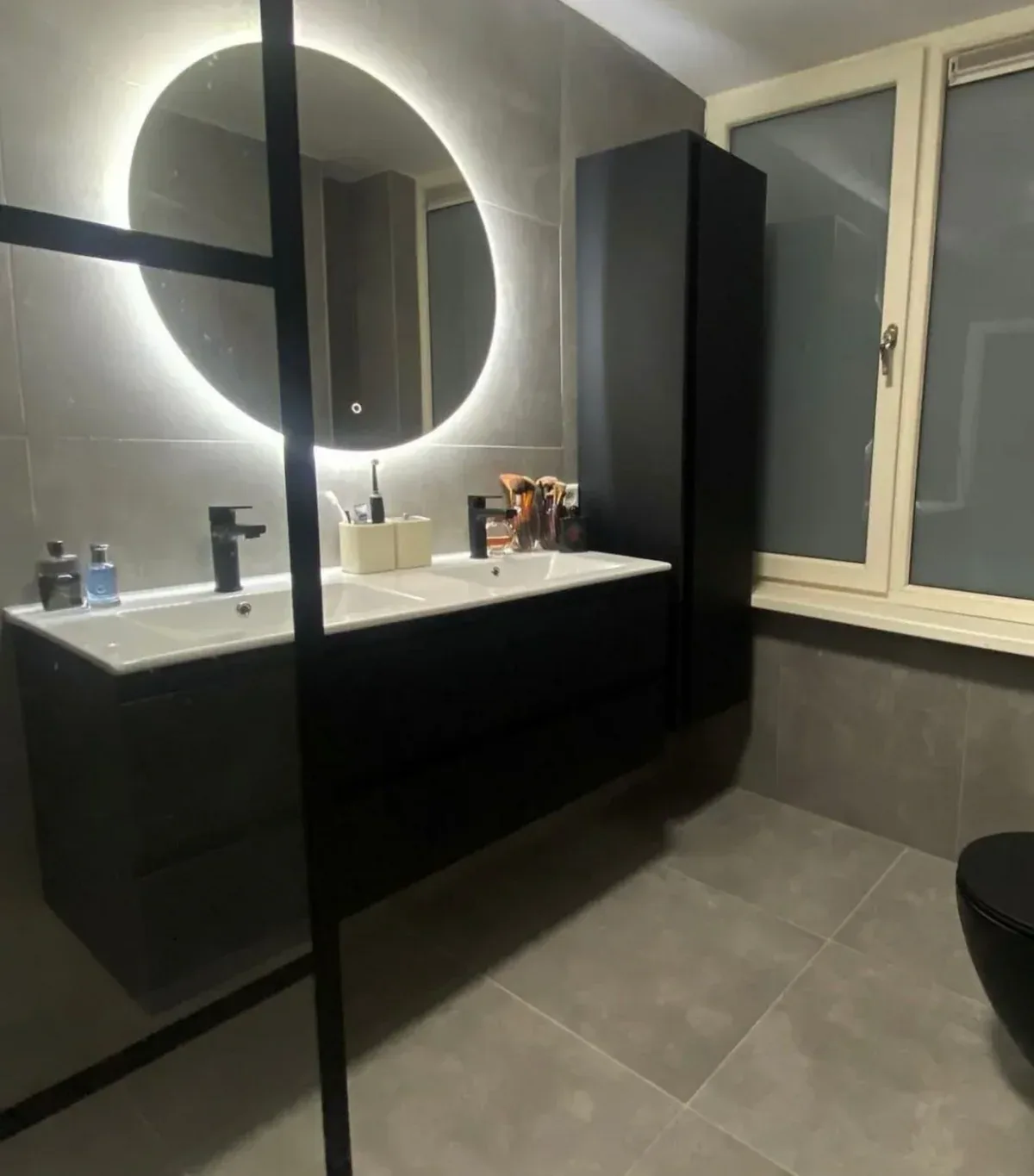 Moderne badkamer met natuursteen