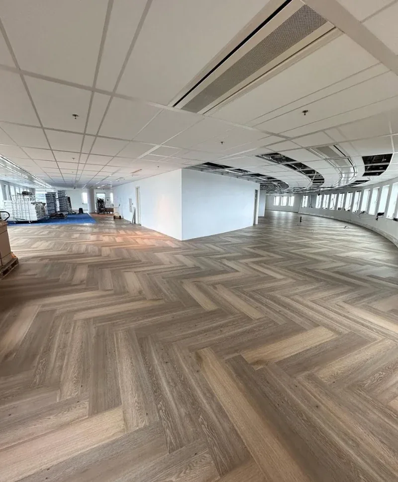 Kantoor – PVC visgraat, open werkvloer