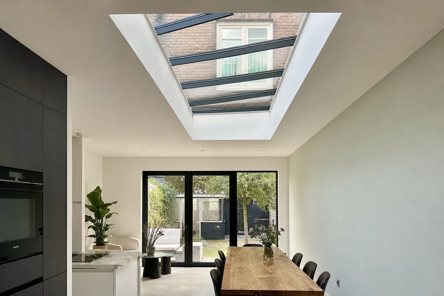 Lichtstraat in het plafond van een aanbouw