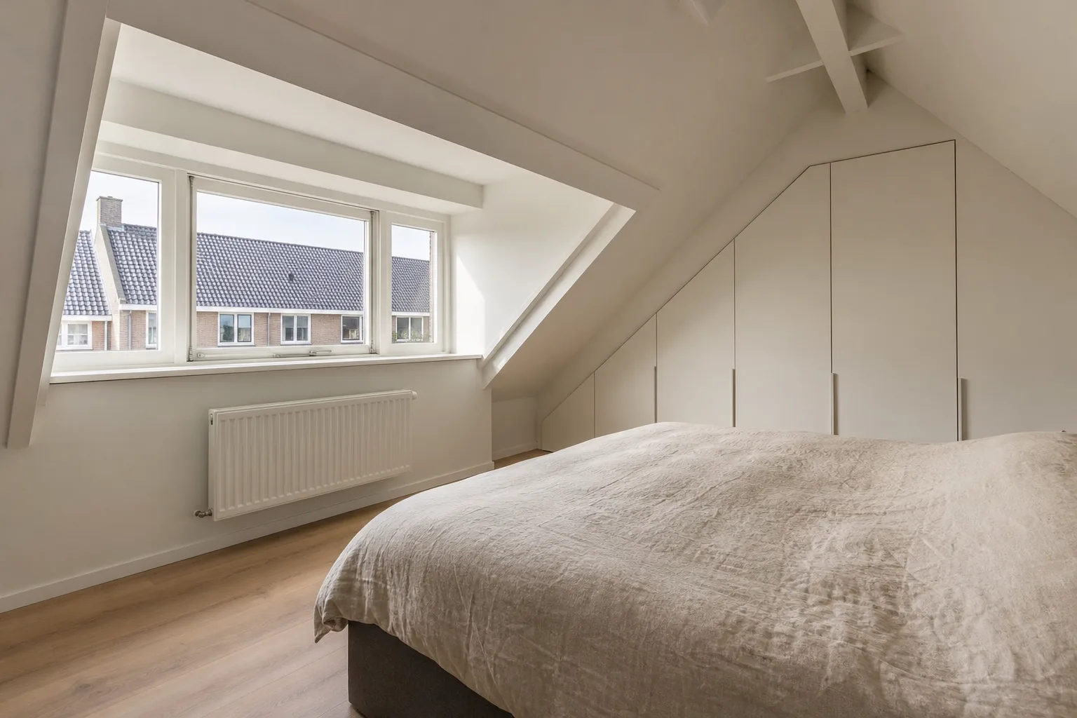 Zolder verbouwd tot slaapkamer met dakkapel